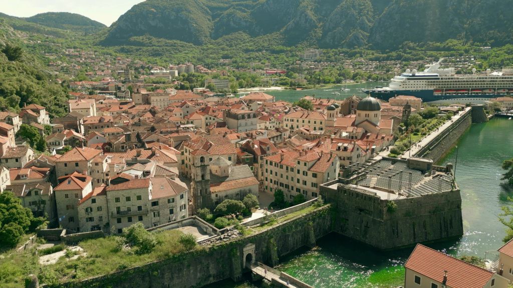 Bastion Riva stara ljetna pozornica Kotor