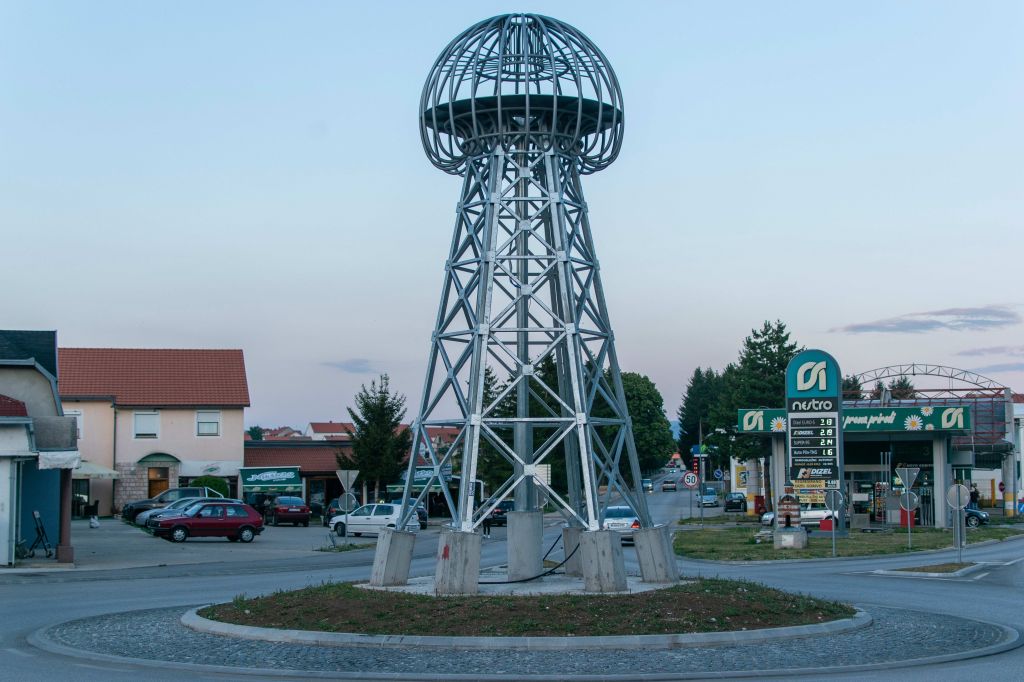 Teslin toranj Nevesinje