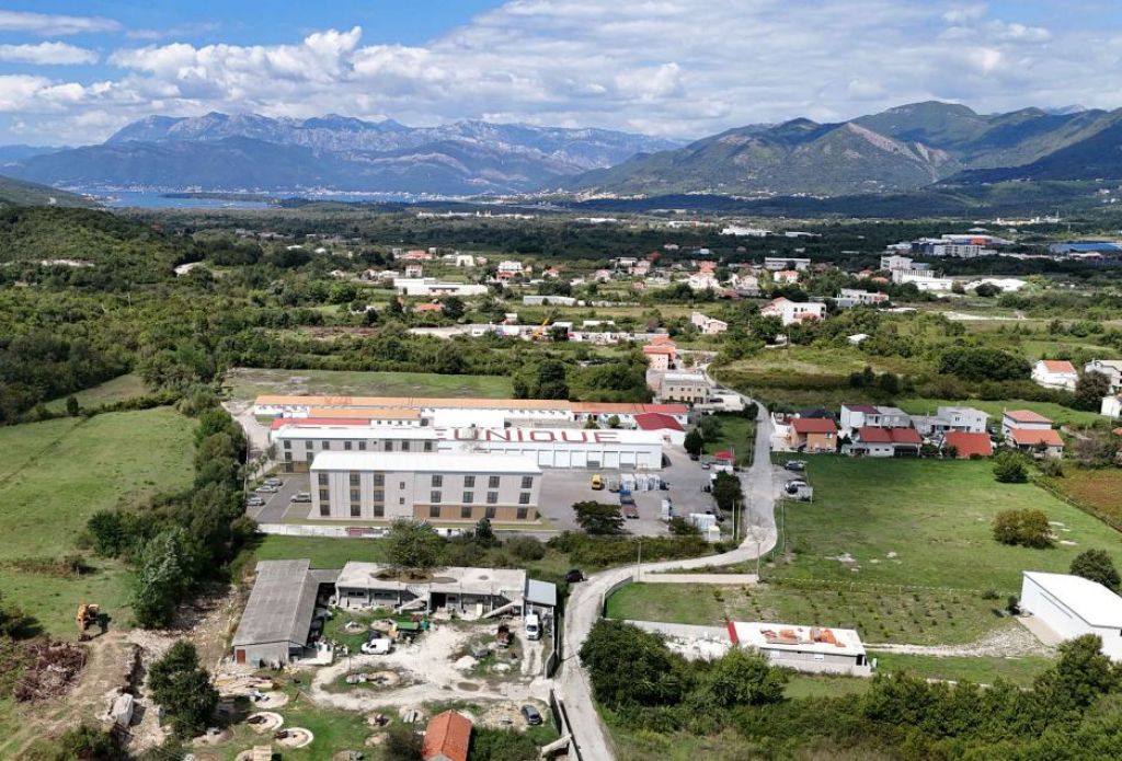 Tradeunique stambene zgrade Radanovići Kotor