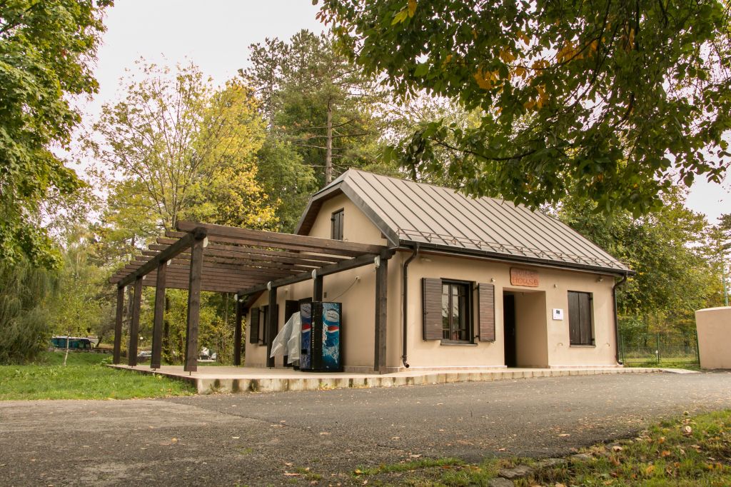 Vinska kuća Njegošev park Cetinje