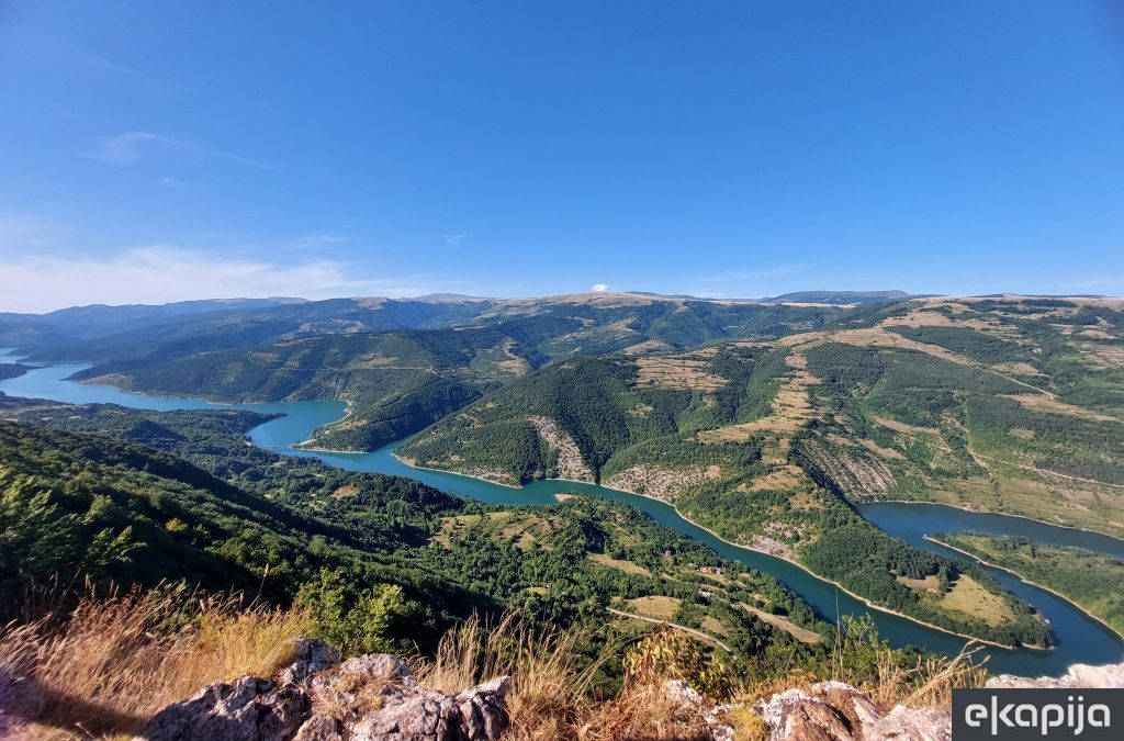 Zavojsko jezero kod Pirota