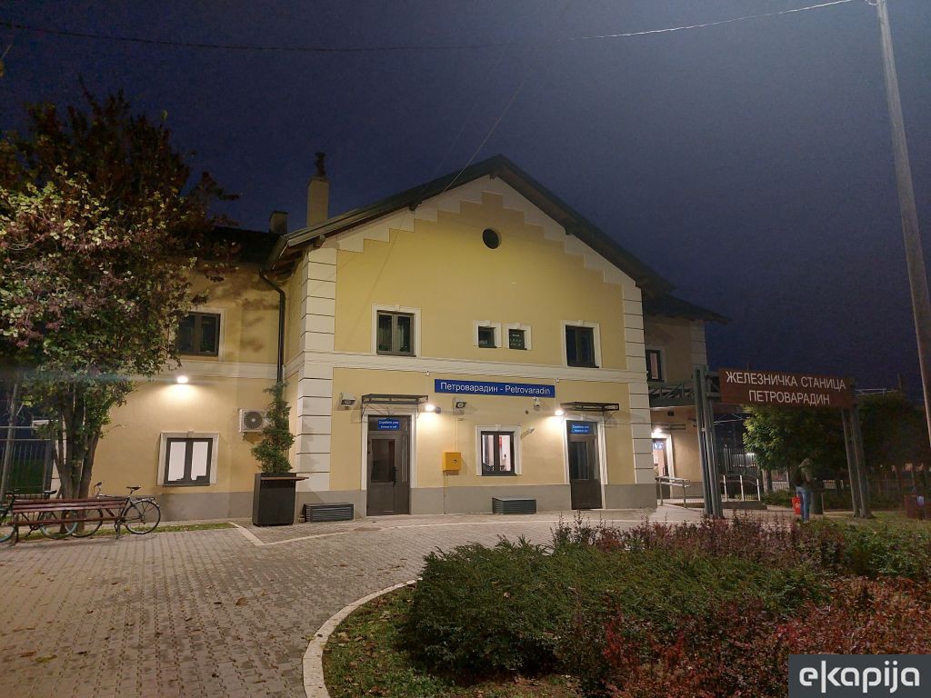 Železnička stanica Petrovaradin